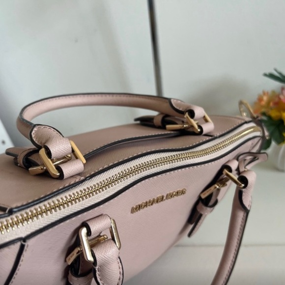 Michael Kors 2 Way Bag - Picture 9 of 10